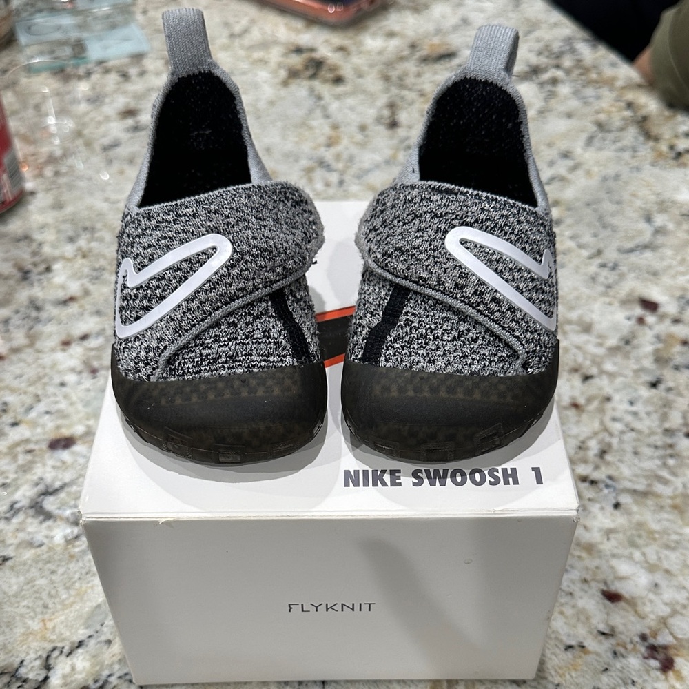 Nike Swoosh 1